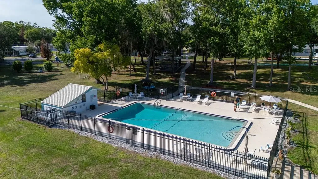 125 Pine Tree Drive Debary FL 32713