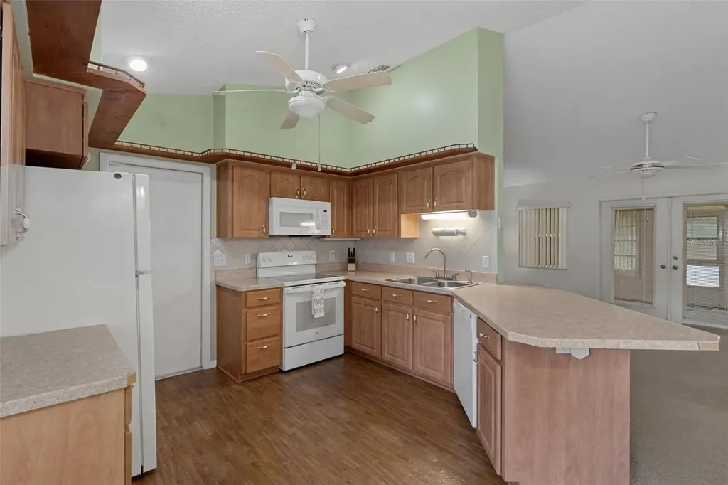 2472 Cr 447 Lake Panasoffkee FL 33538