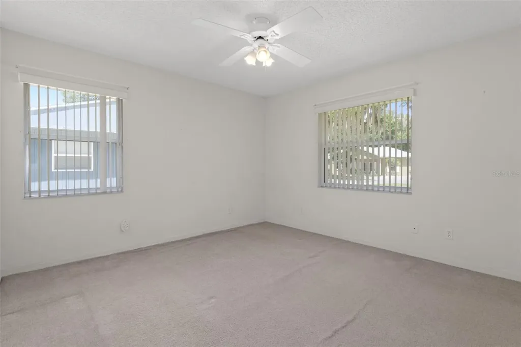 2472 Cr 447 Lake Panasoffkee FL 33538