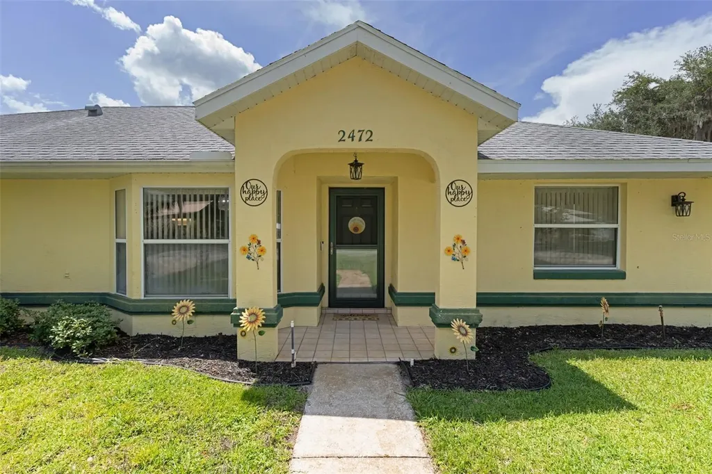 2472 Cr 447 Lake Panasoffkee FL 33538