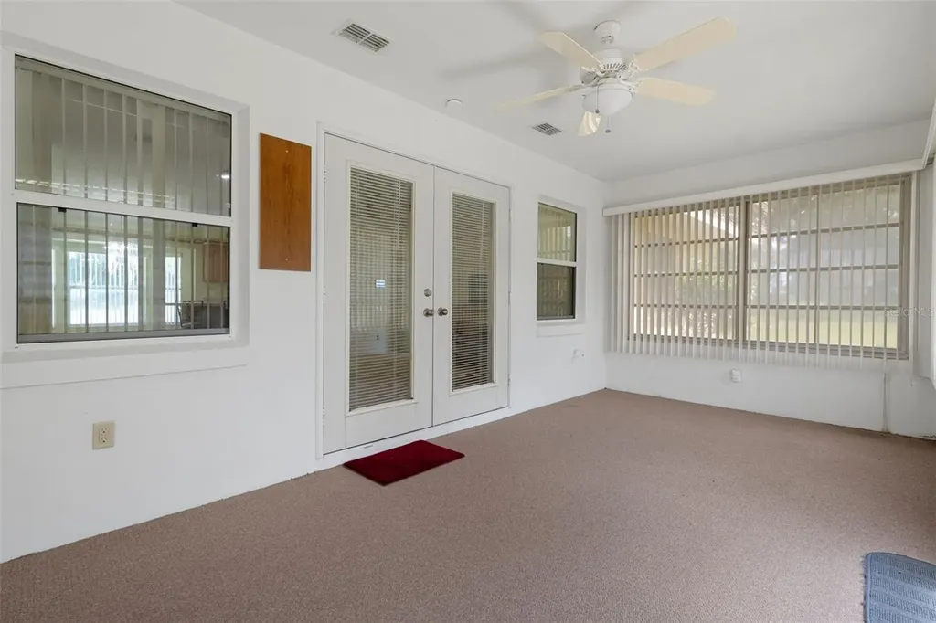 2472 Cr 447 Lake Panasoffkee FL 33538