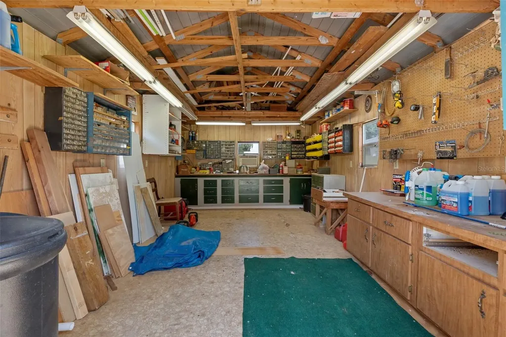 2472 Cr 447 Lake Panasoffkee FL 33538
