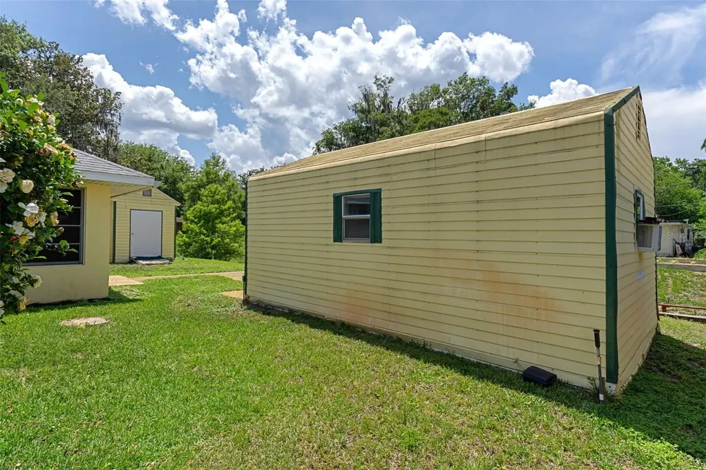 2472 Cr 447 Lake Panasoffkee FL 33538