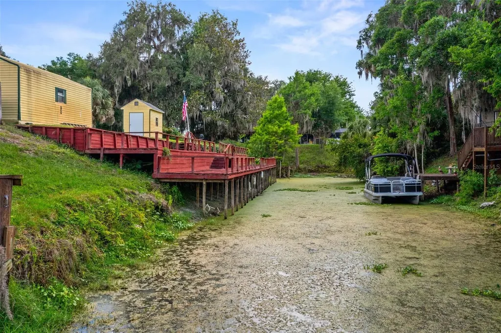 2472 Cr 447 Lake Panasoffkee FL 33538