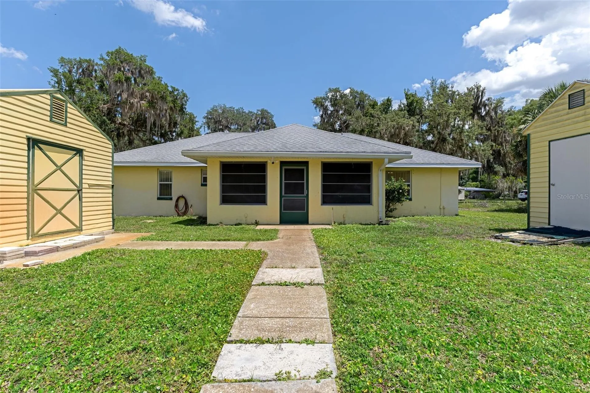 2472 Cr 447 Lake Panasoffkee FL 33538