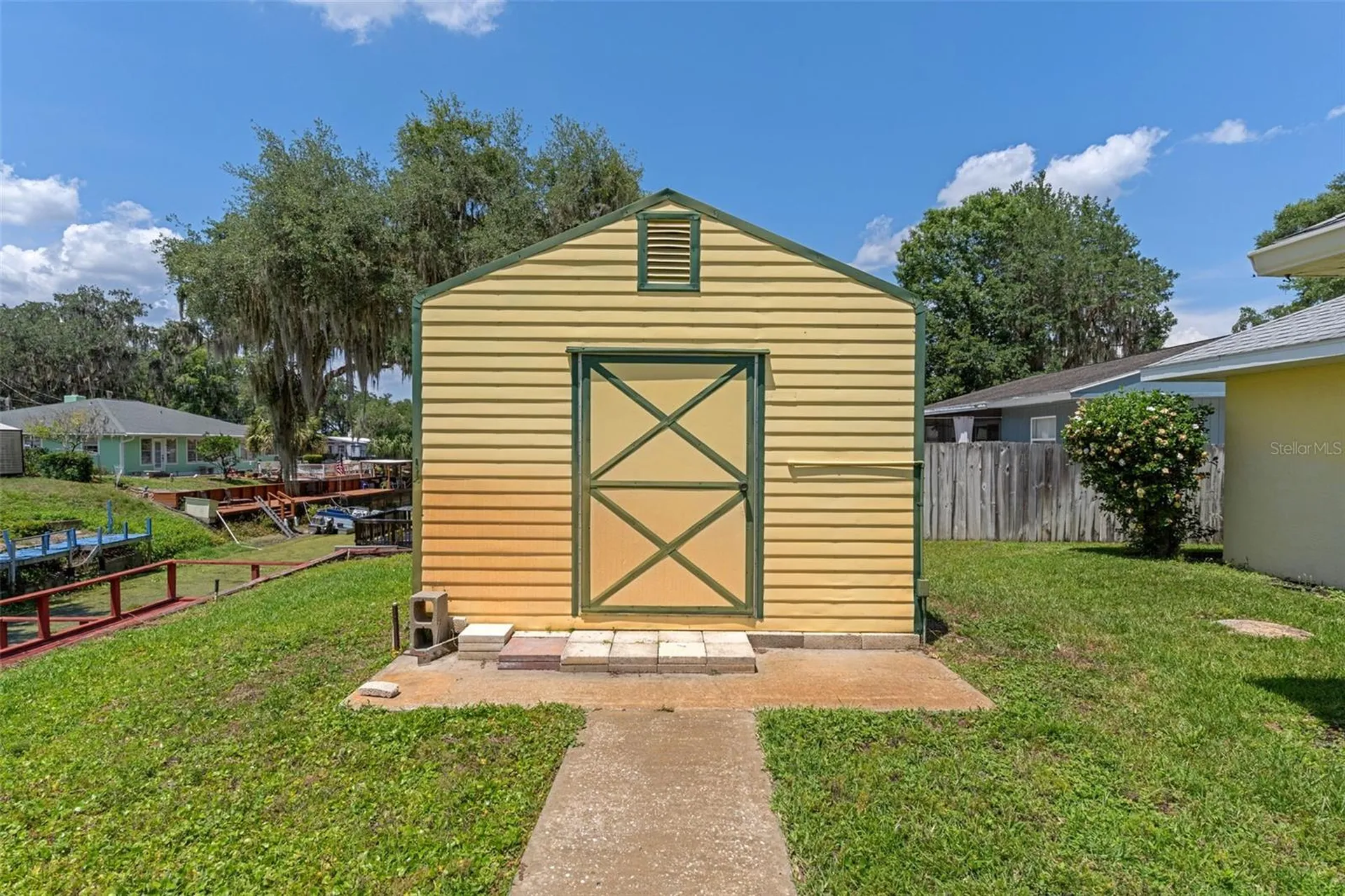 2472 Cr 447 Lake Panasoffkee FL 33538