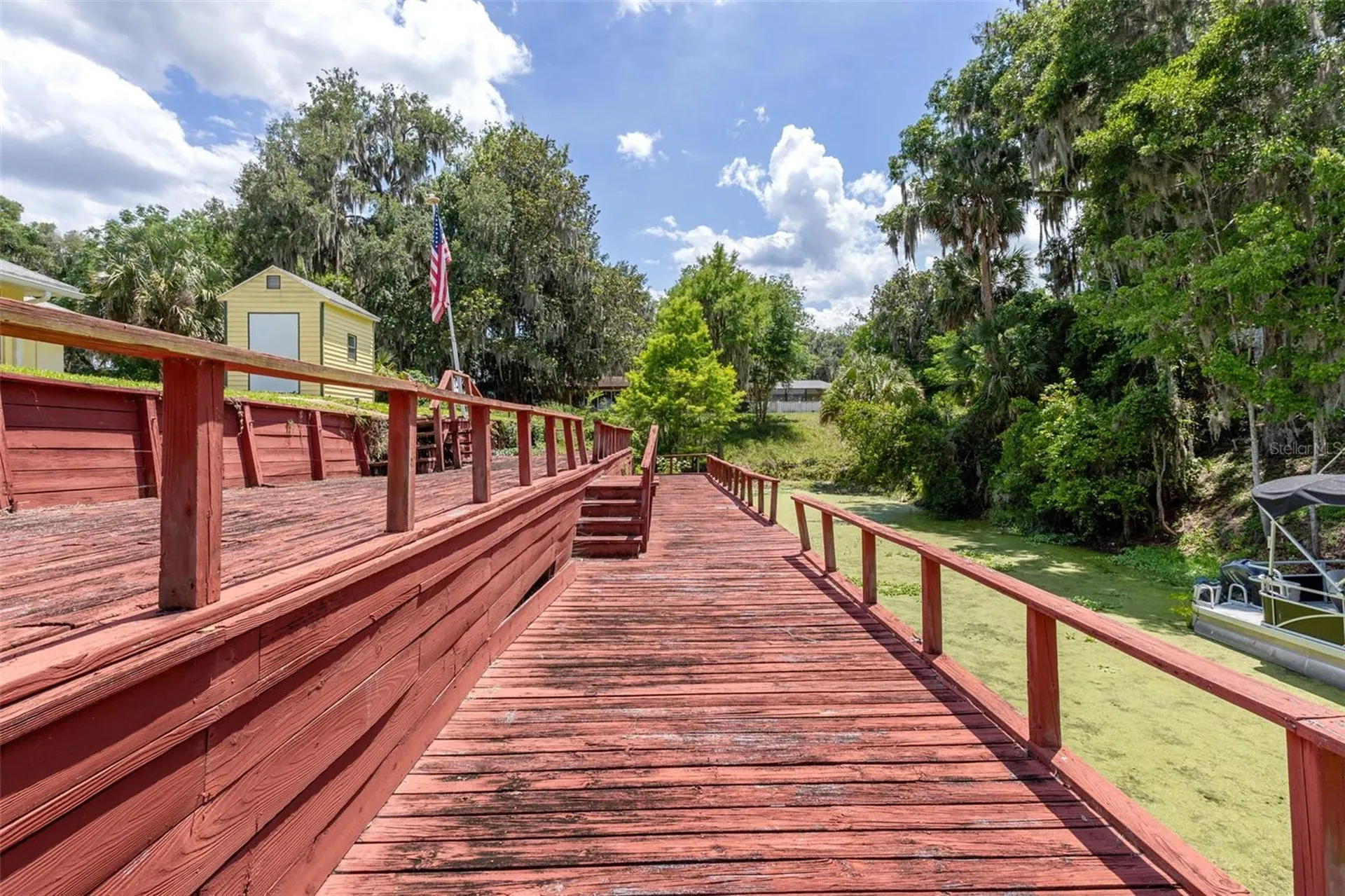 2472 Cr 447 Lake Panasoffkee FL 33538