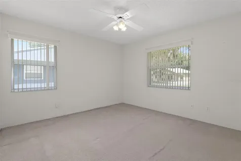 2472 Cr 447 Lake Panasoffkee FL 33538