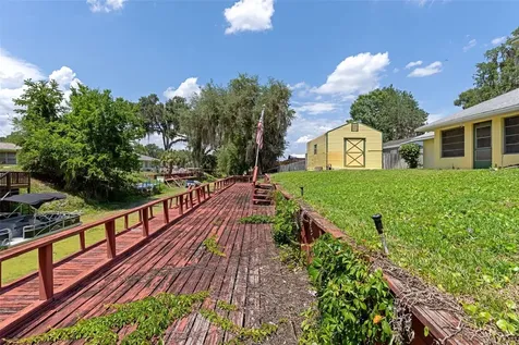 2472 Cr 447 Lake Panasoffkee FL 33538