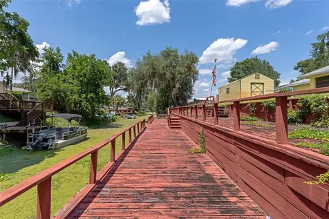 2472 Cr 447 Lake Panasoffkee FL 33538