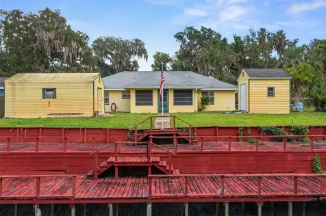 2472 Cr 447 Lake Panasoffkee FL 33538