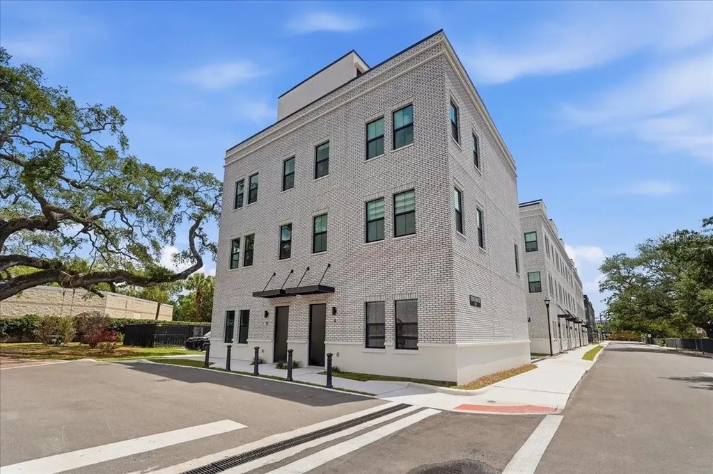 1218 E Kay Street Tampa FL 33602