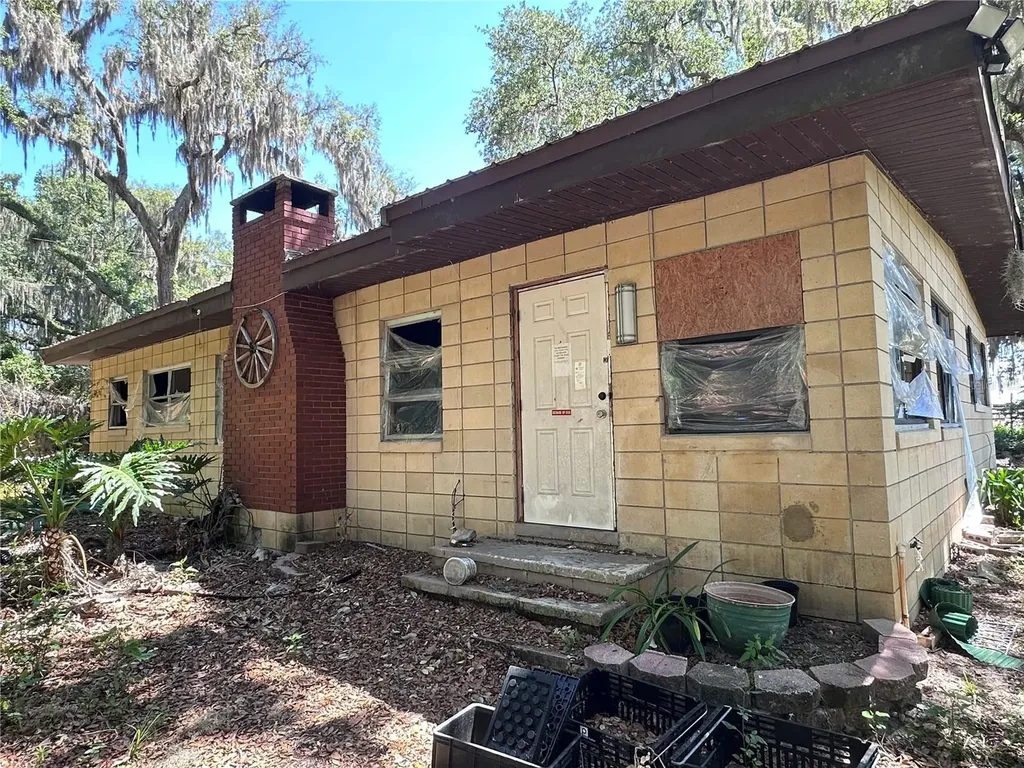 9315 E Treasure Island Avenue Leesburg FL 34788