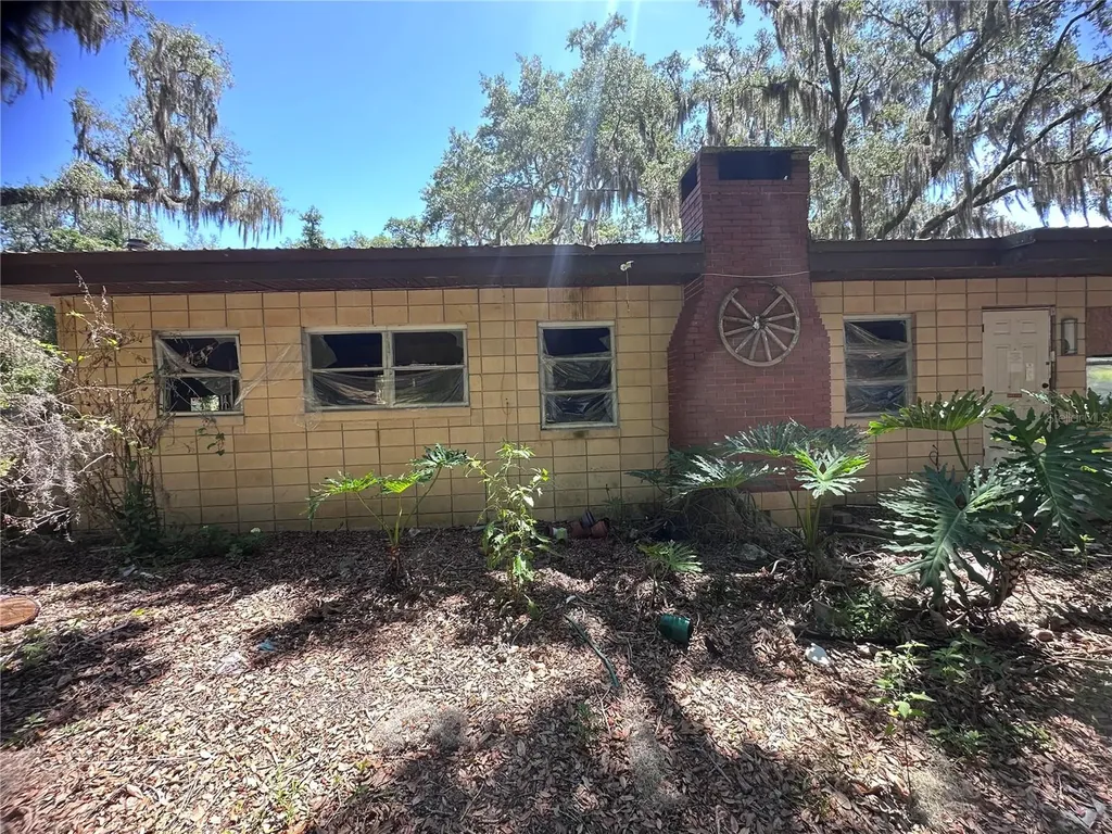 9315 E Treasure Island Avenue Leesburg FL 34788
