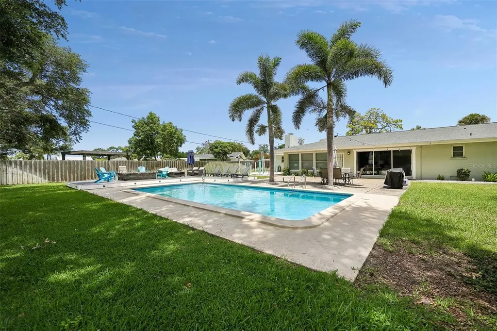 322 Suwanee Avenue Sarasota FL 34243