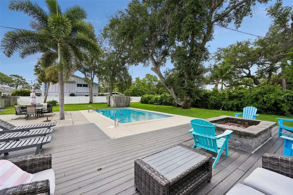 322 Suwanee Avenue Sarasota FL 34243