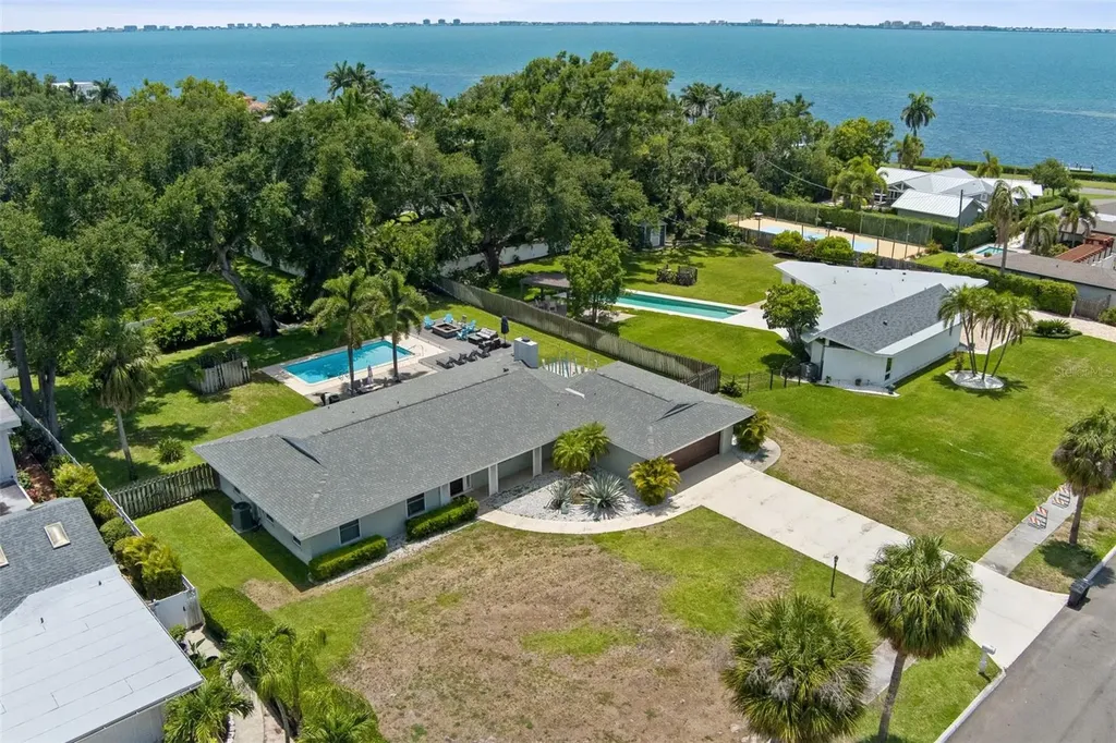 322 Suwanee Avenue Sarasota FL 34243
