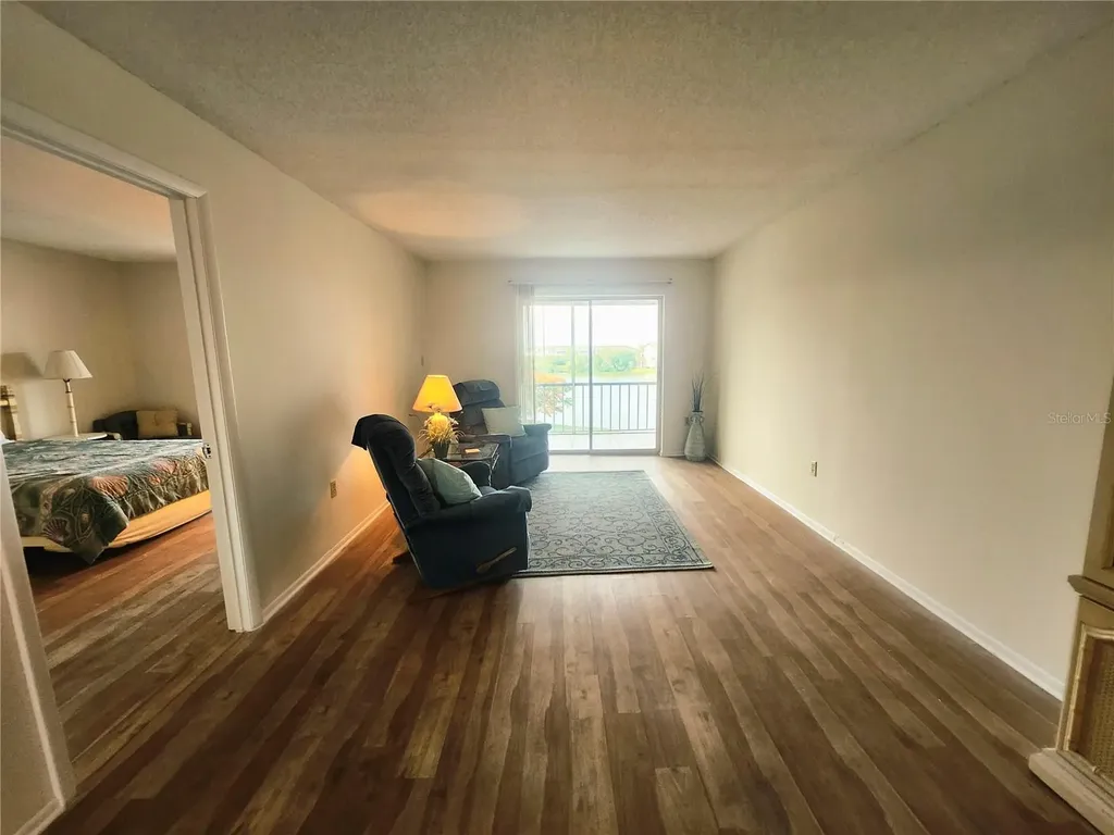 3973 Lake Bayshore Drive Bradenton FL 34205