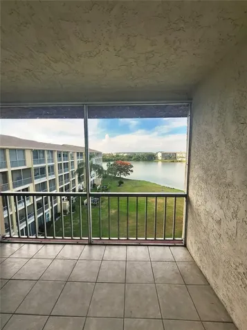 3973 Lake Bayshore Drive Bradenton FL 34205