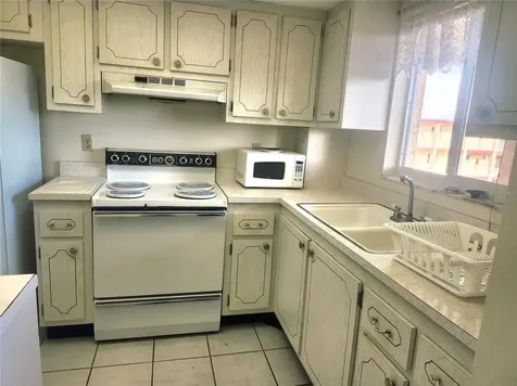 3973 Lake Bayshore Drive Bradenton FL 34205