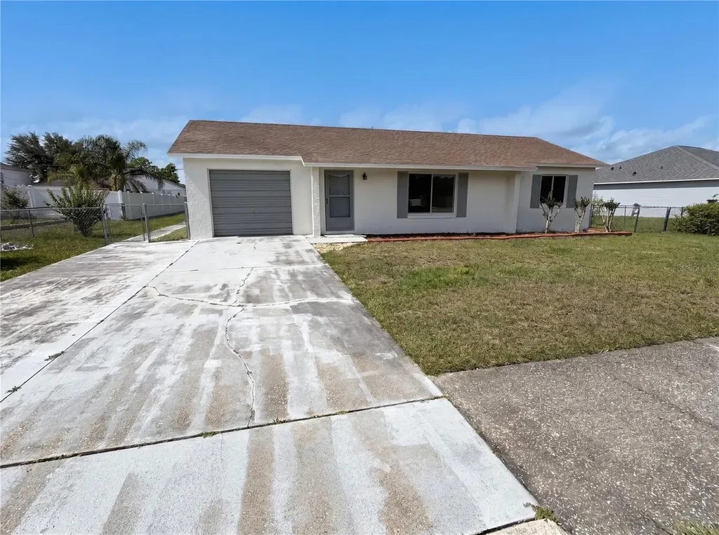 2904 Beal Street Deltona FL 32738