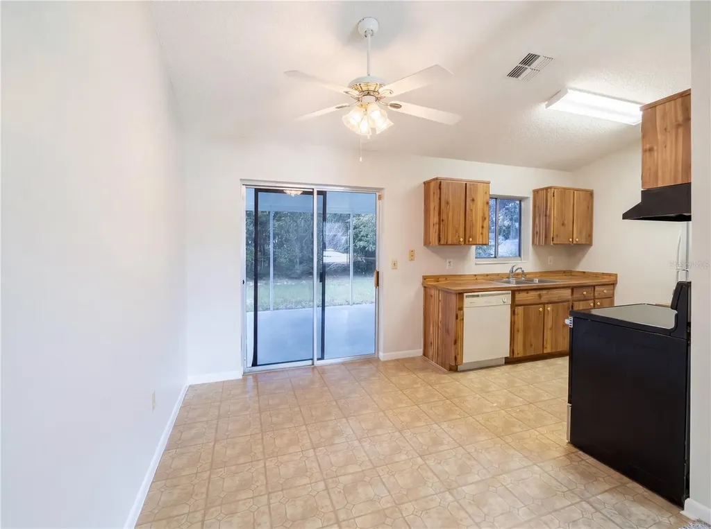 2904 Beal Street Deltona FL 32738