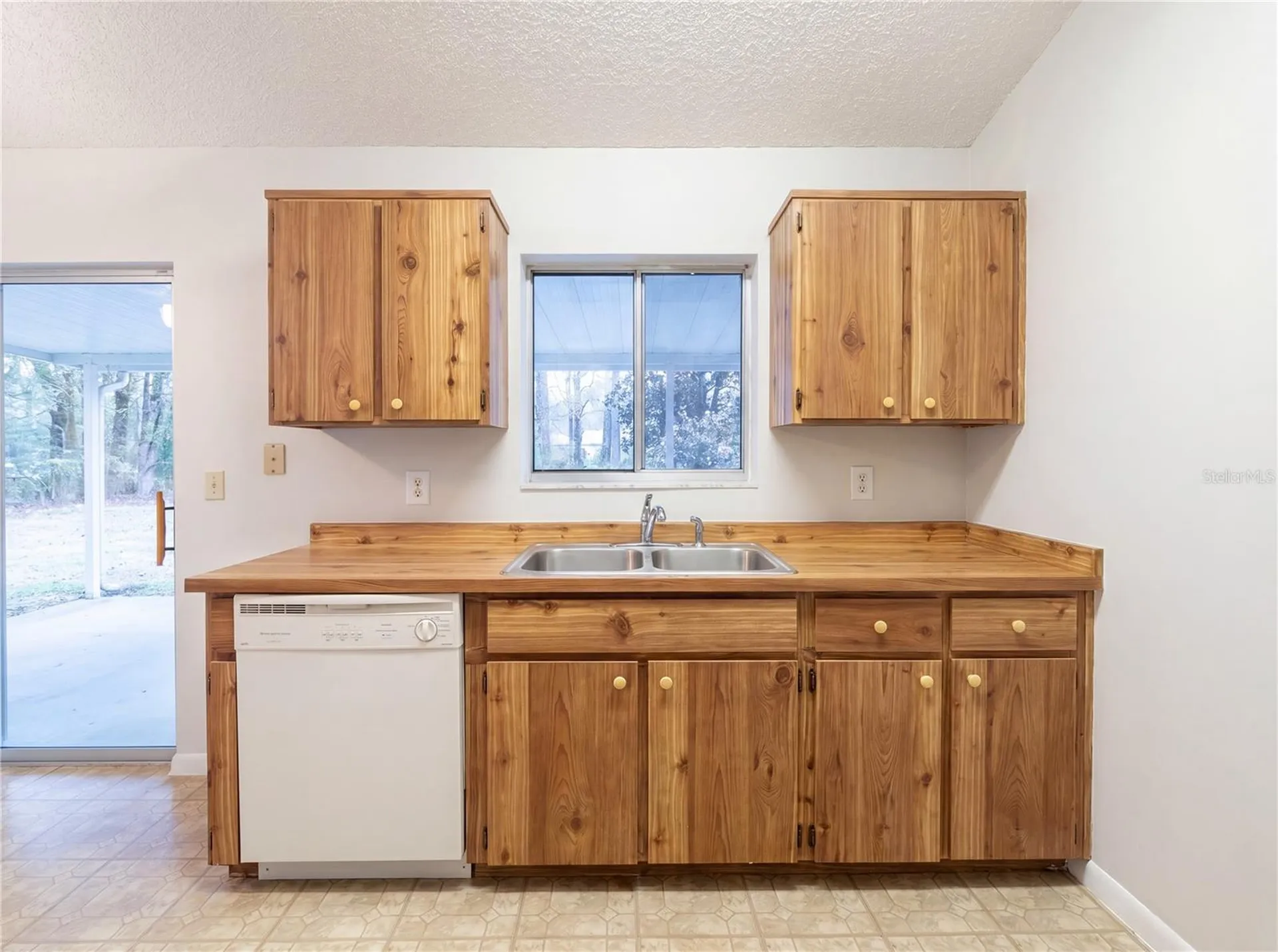 2904 Beal Street Deltona FL 32738