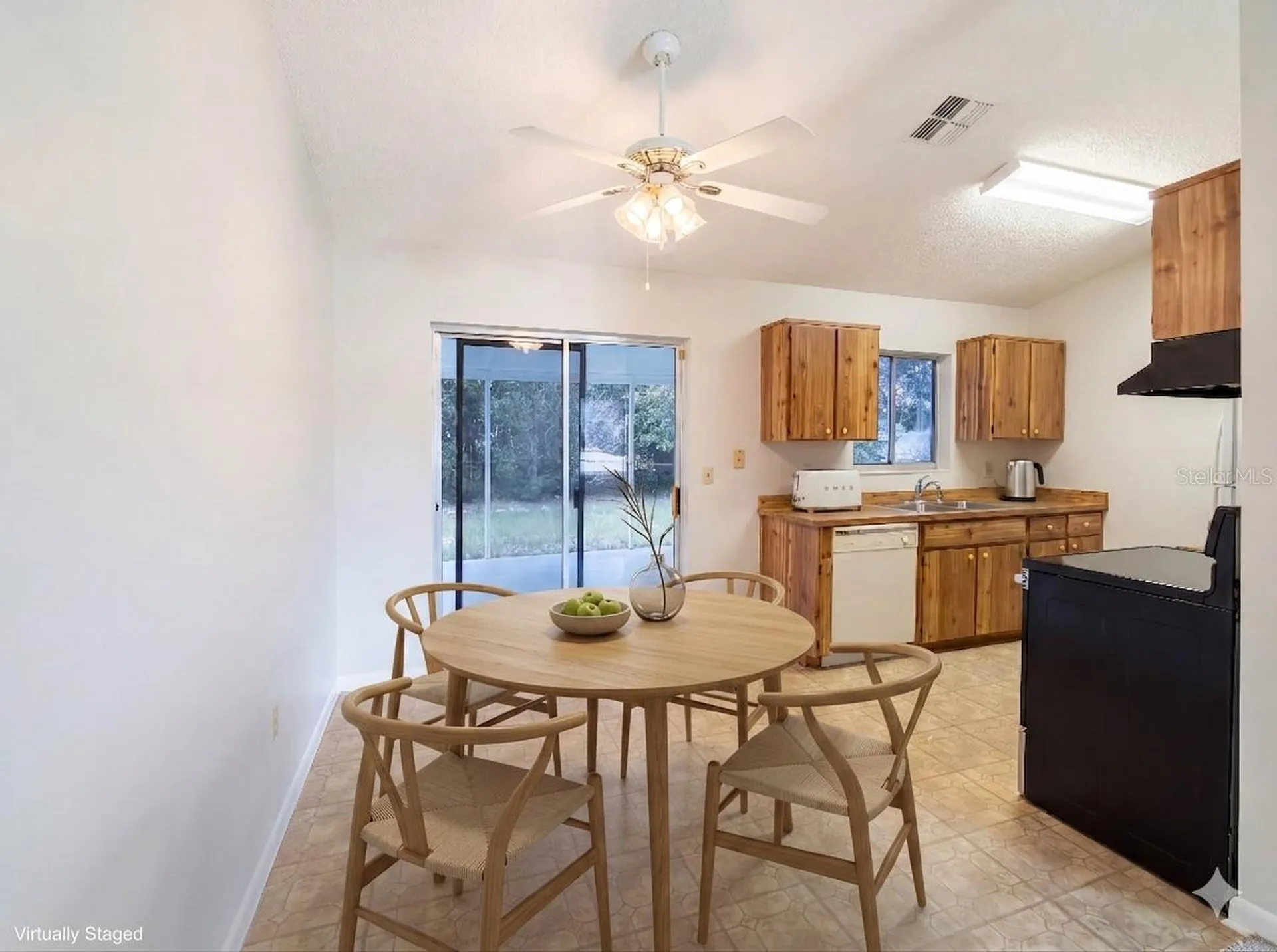 2904 Beal Street Deltona FL 32738