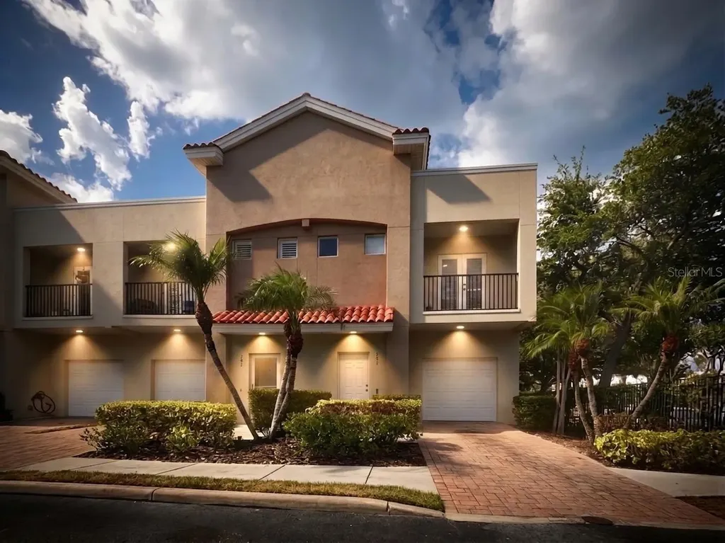 501 100th Avenue N St Petersburg FL 33702