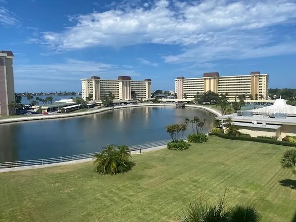 4575 Cove Circle St Petersburg FL 33708