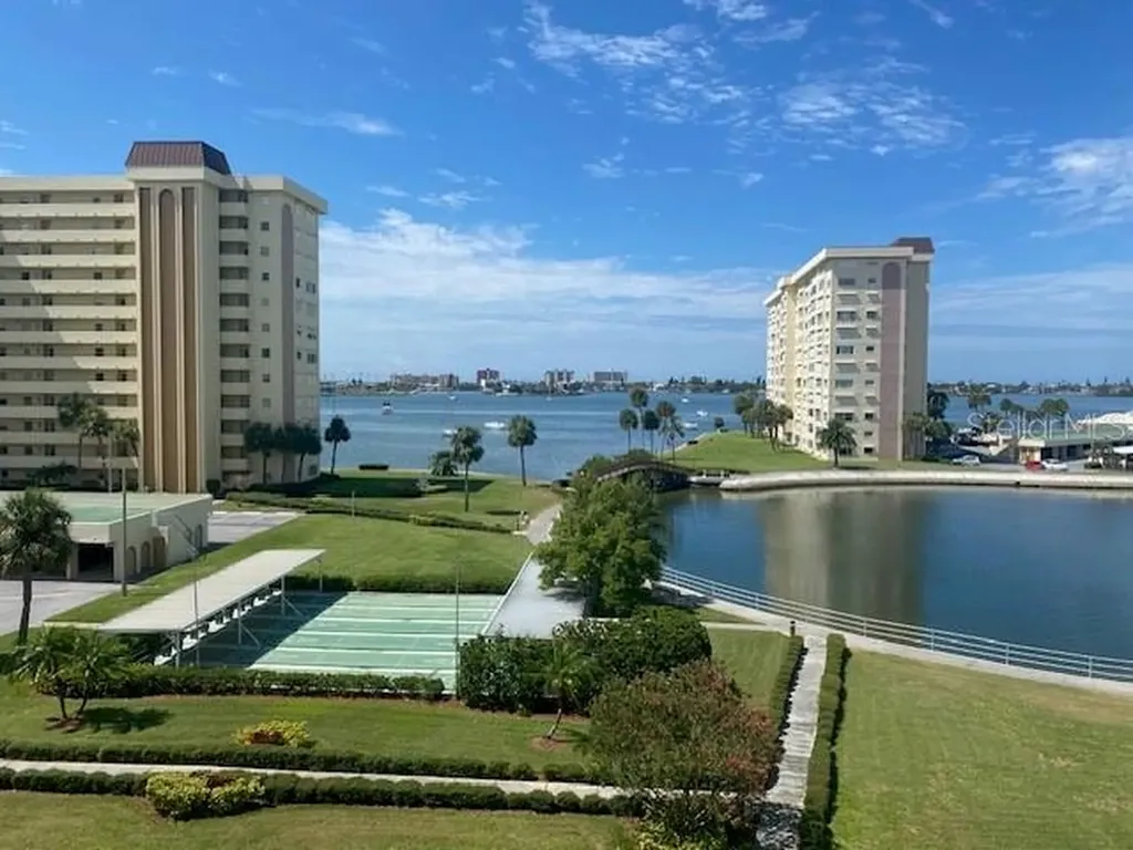 4575 Cove Circle St Petersburg FL 33708