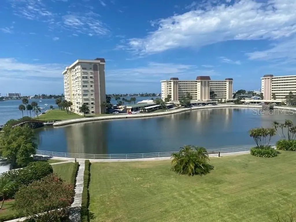 4575 Cove Circle St Petersburg FL 33708
