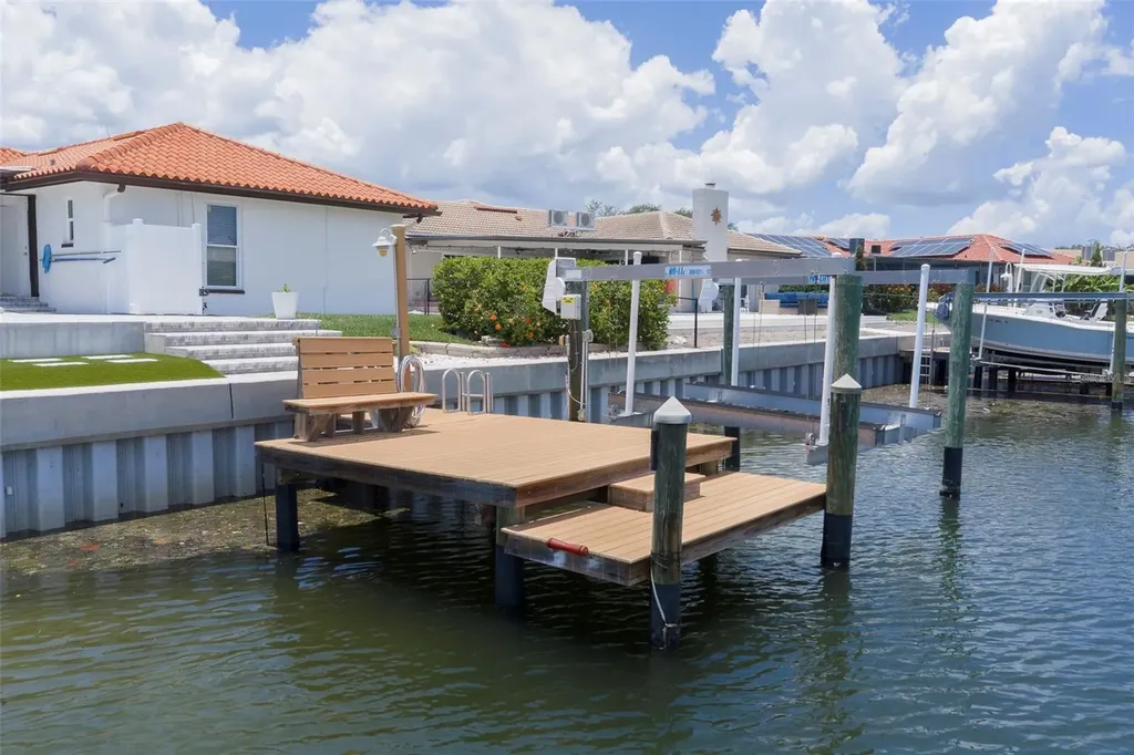 4901 Lansing St NE St Petersburg FL 33703