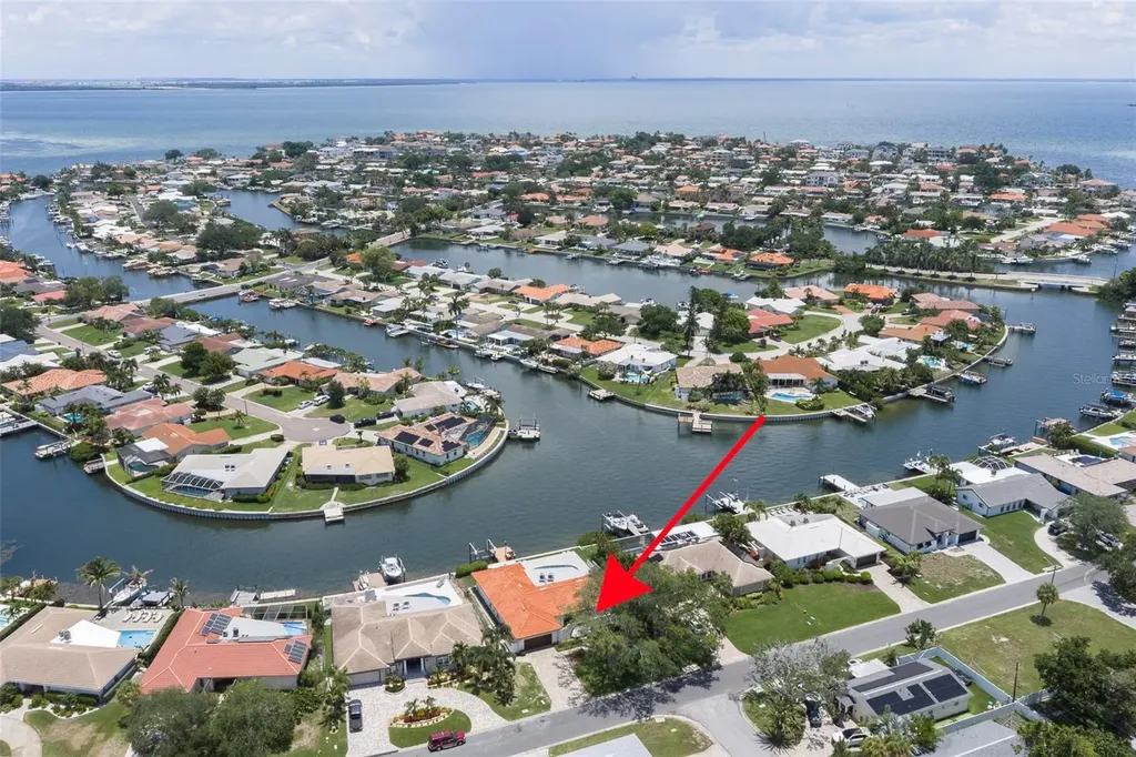 4901 Lansing St NE St Petersburg FL 33703