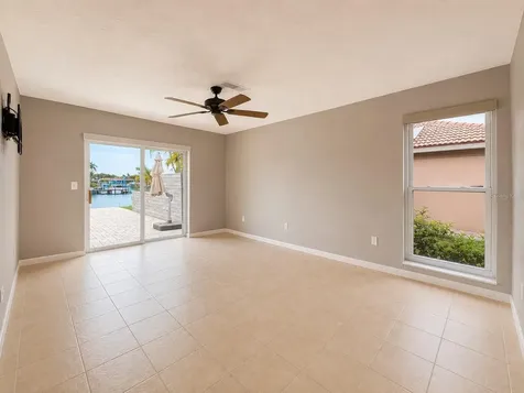 4901 Lansing St NE St Petersburg FL 33703