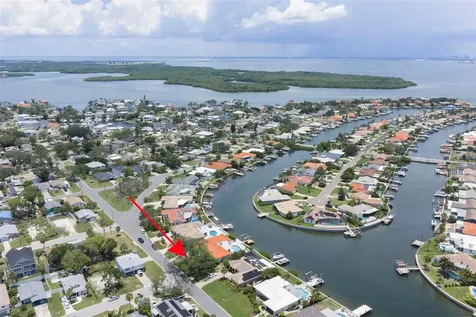 4901 Lansing St NE St Petersburg FL 33703