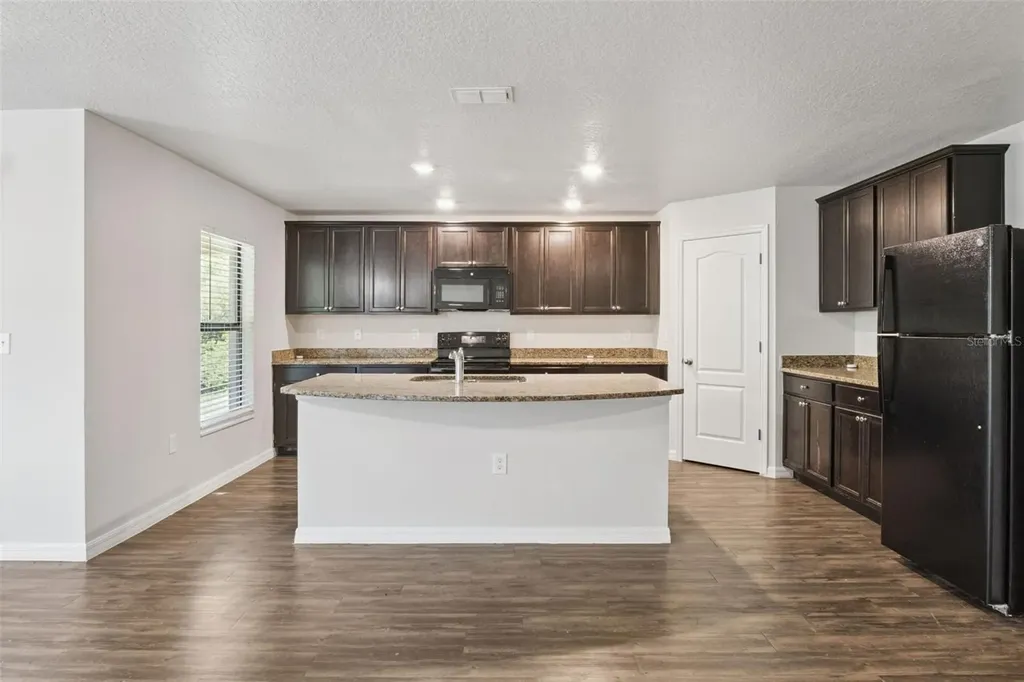 1884 Piedmont Court Mascotte FL 34753