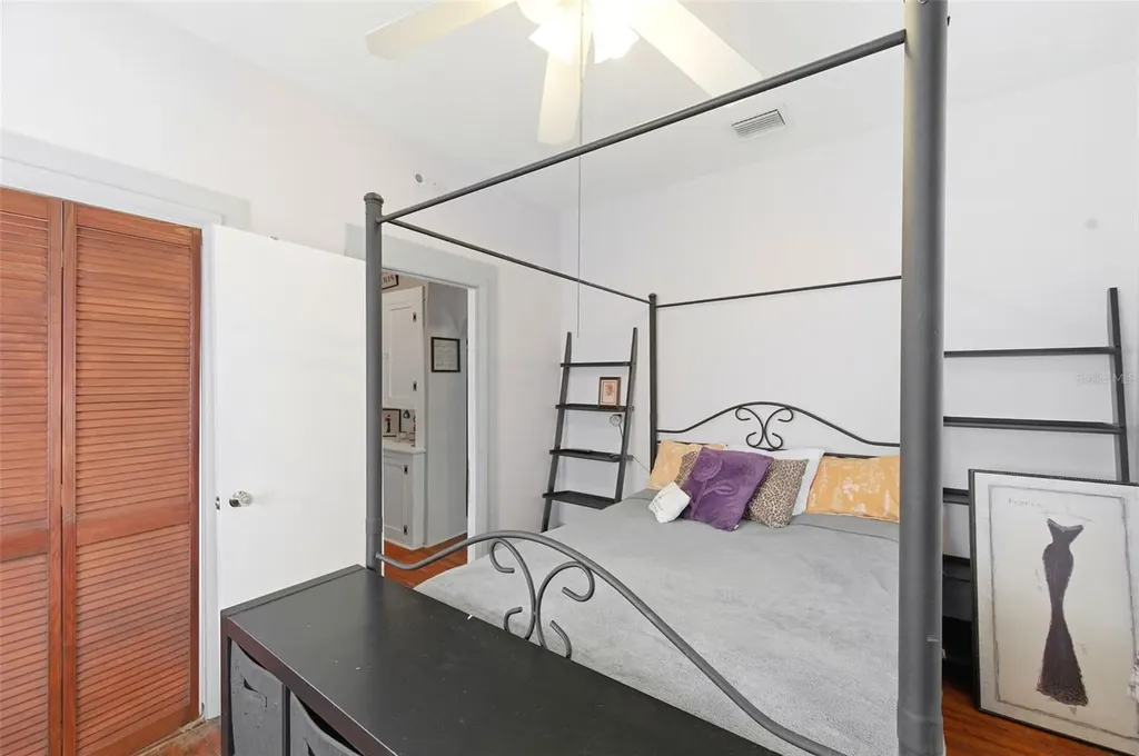 4263 5th Avenue N St Petersburg FL 33713