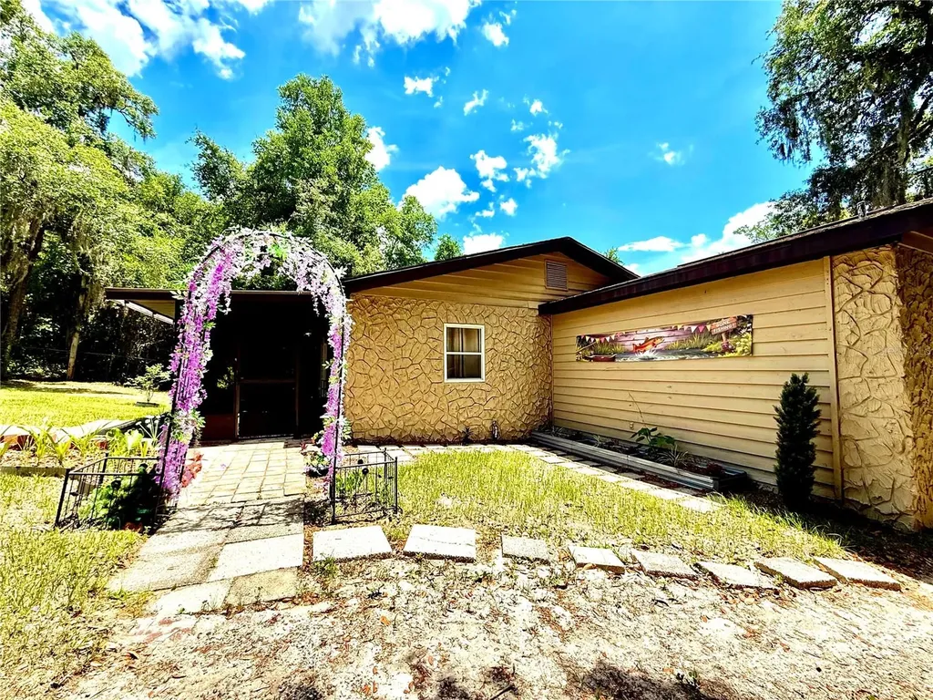 208 Ashley Street Hawthorne FL 32640