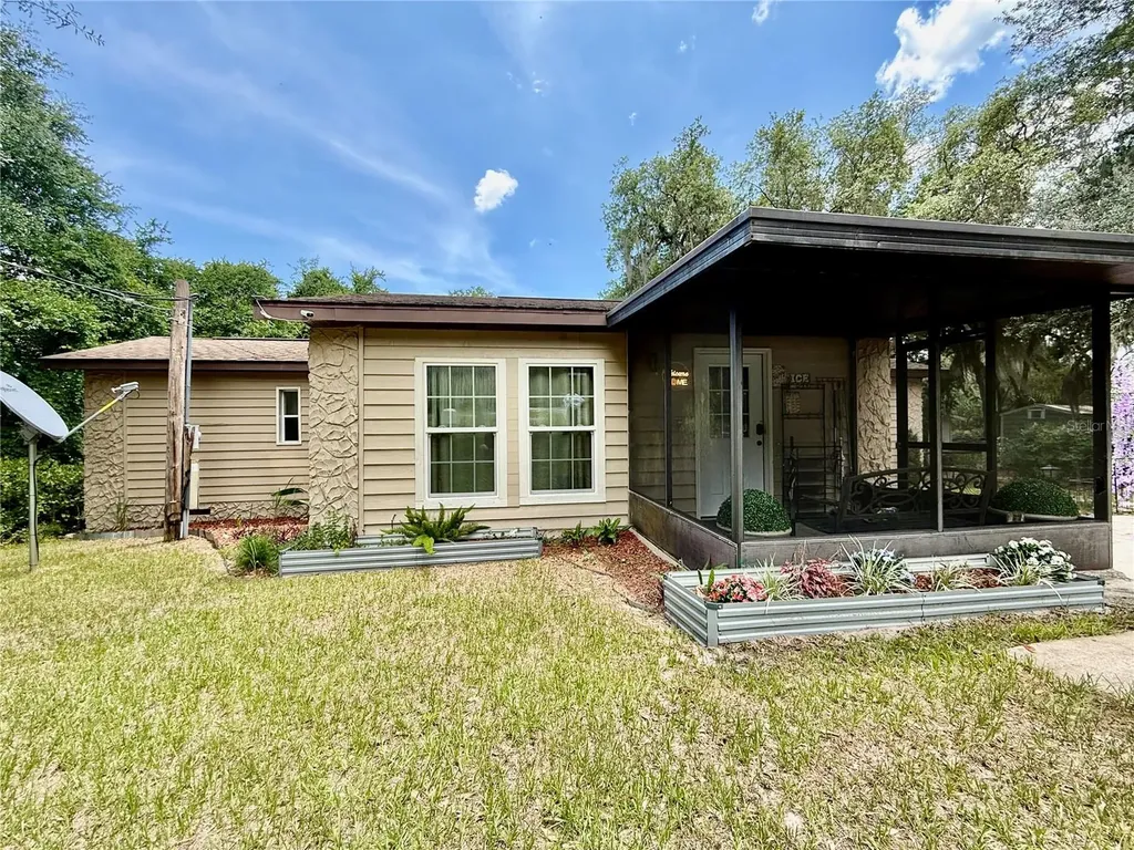 208 Ashley Street Hawthorne FL 32640