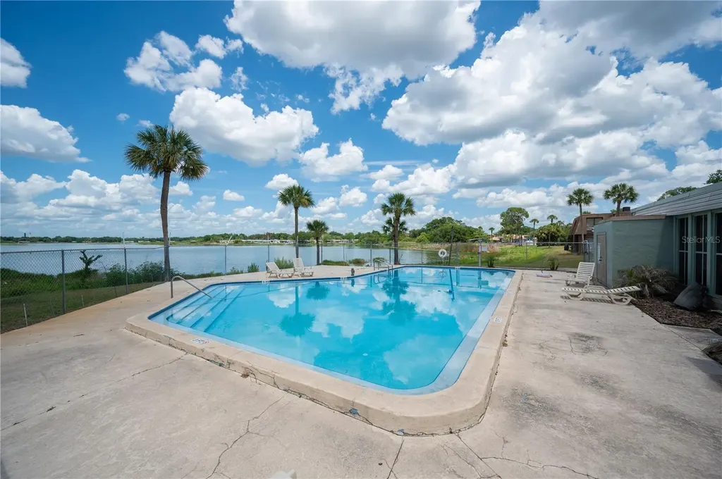 1836 N Crystal Lake Drive Lakeland FL 33801