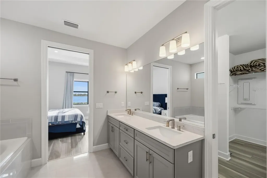 7849 Mainsail Lane Sarasota FL 34240