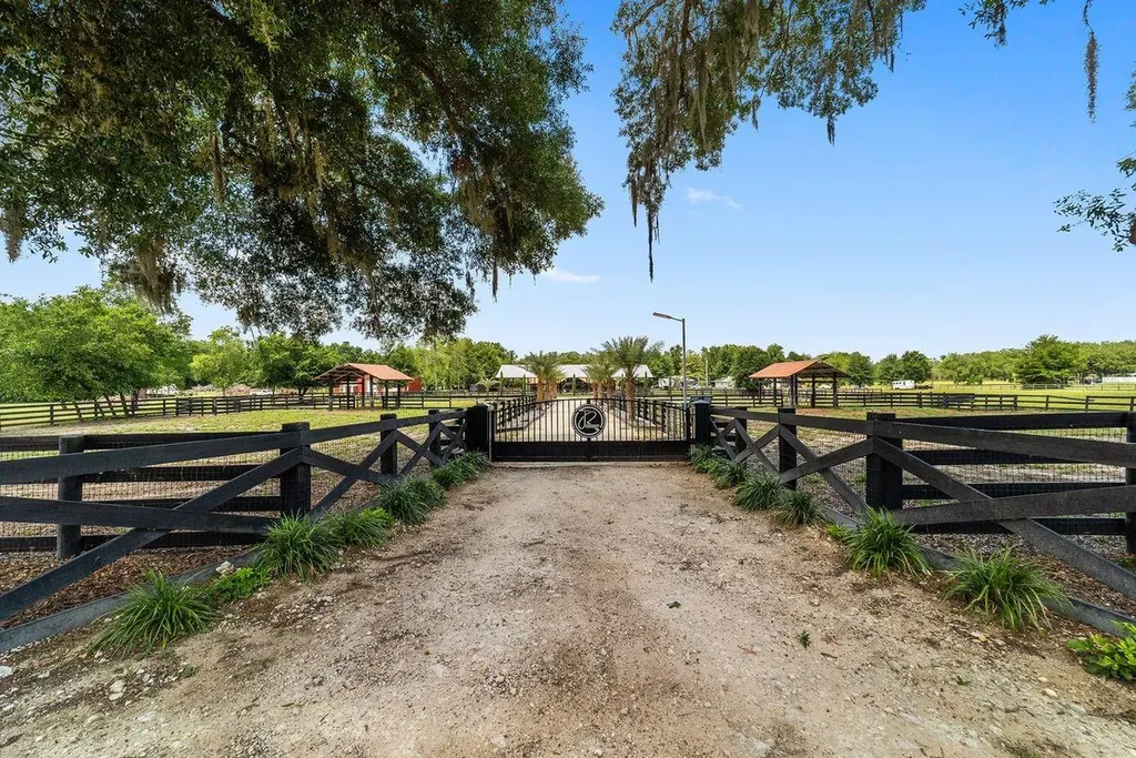 16392 NE Jacksonville Road Citra FL 32113