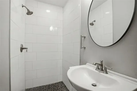 727 N Himes Avenue Tampa FL 33609