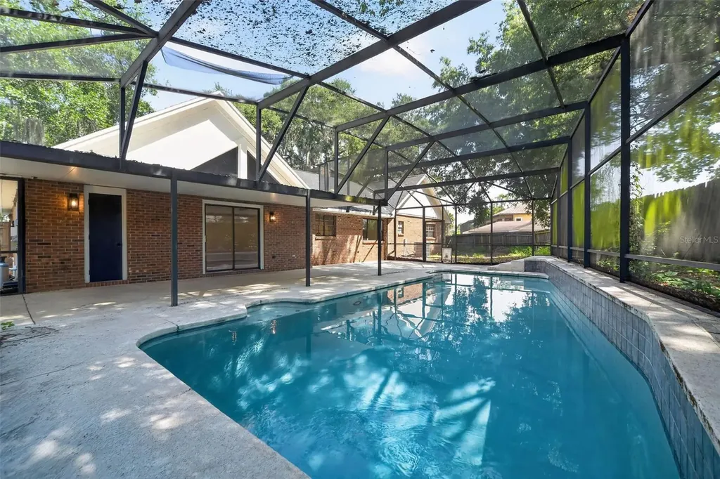637 W Lakeshore Drive Clermont FL 34711