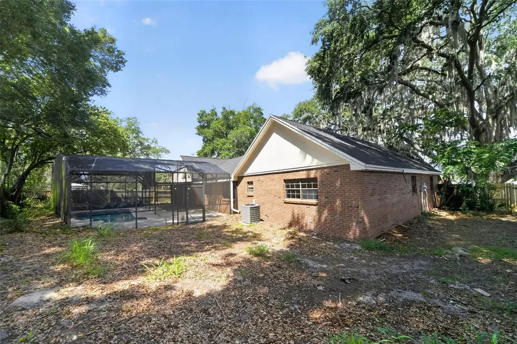 637 W Lakeshore Drive Clermont FL 34711