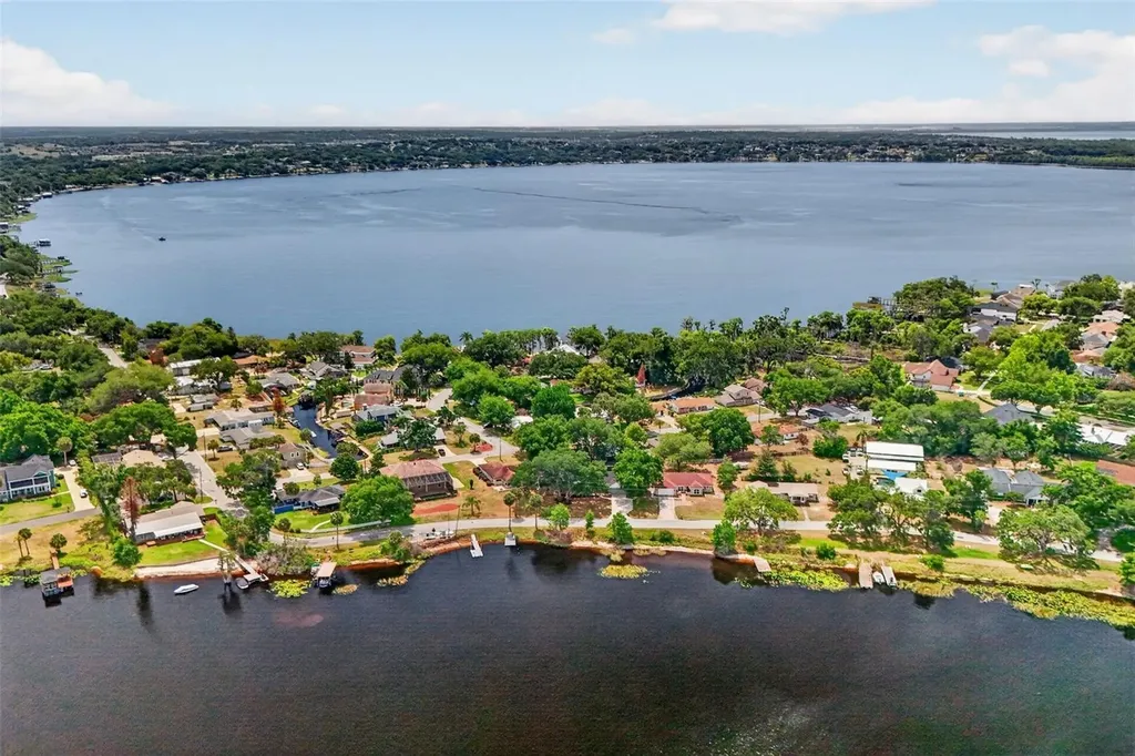 637 W Lakeshore Drive Clermont FL 34711
