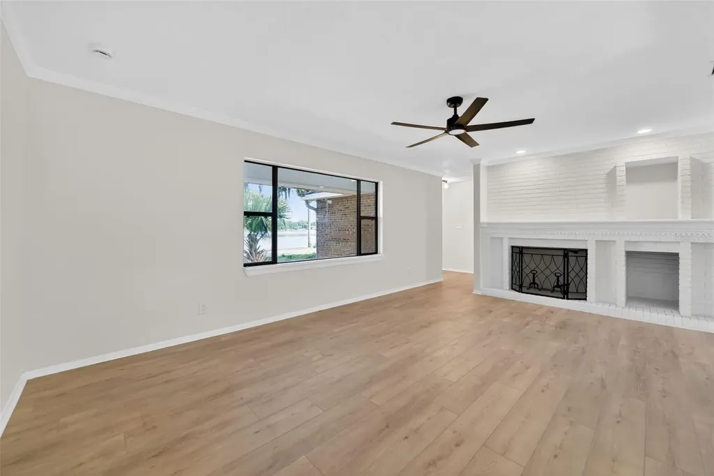 637 W Lakeshore Drive Clermont FL 34711