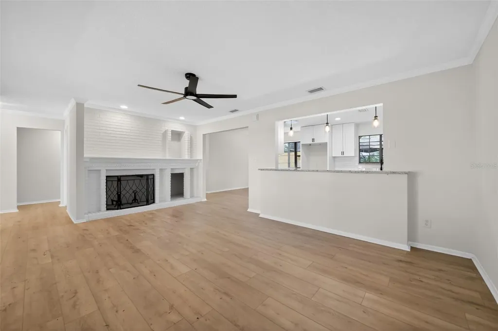 637 W Lakeshore Drive Clermont FL 34711