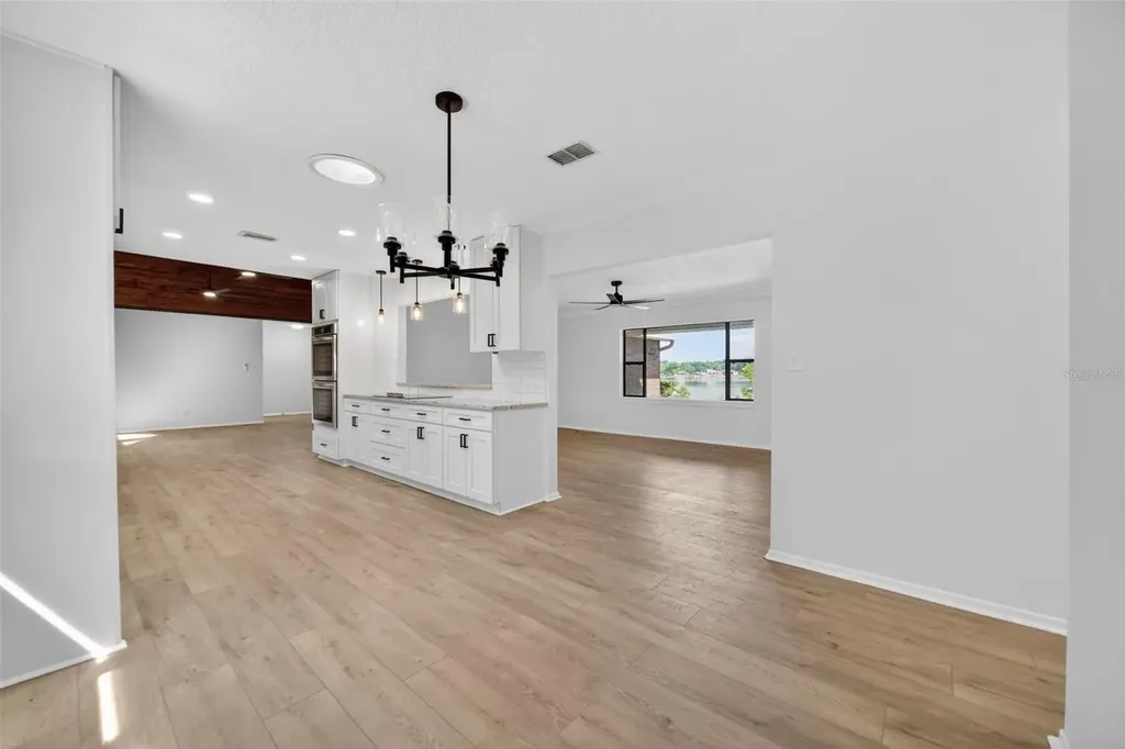 637 W Lakeshore Drive Clermont FL 34711